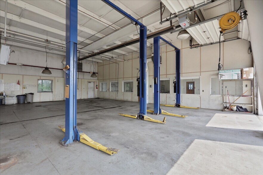 More Photos Of 1910-1912 Moreland Blvd, Champaign Auto Dealership For Sale