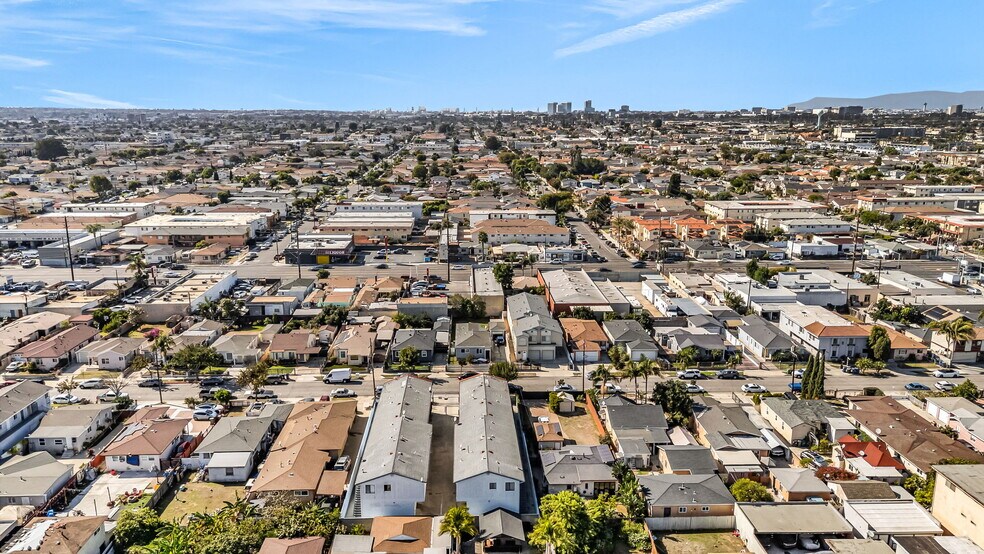 More Photos Of 13304-13308 Roselle Ave, Hawthorne Apartments For Sale