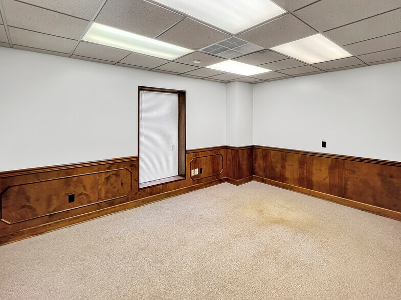 More Photos Of 1831 James I Harrison Jr Pky E, Tuscaloosa Light Manufacturing For Lease