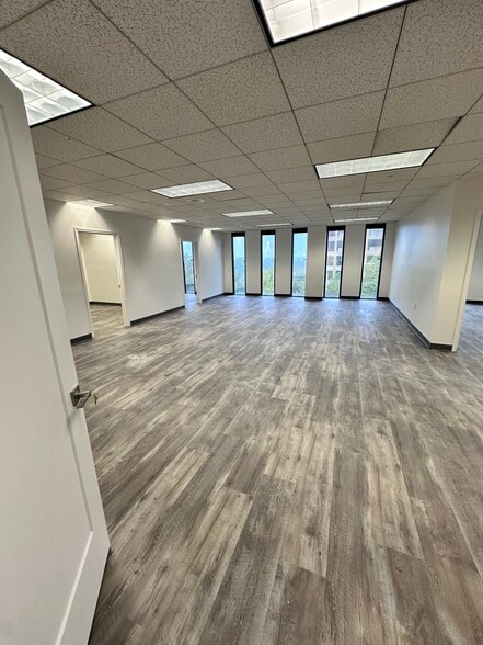 More Photos Of 730 Holiday Dr, Pittsburgh Office For Lease