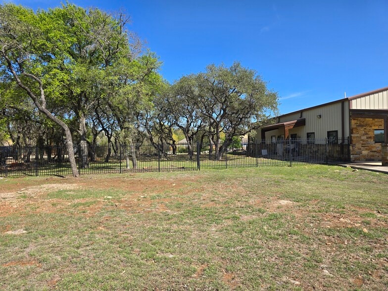 More Photos Of 13318 Western Oak Dr, Helotes Storefront Retail Office For Sale
