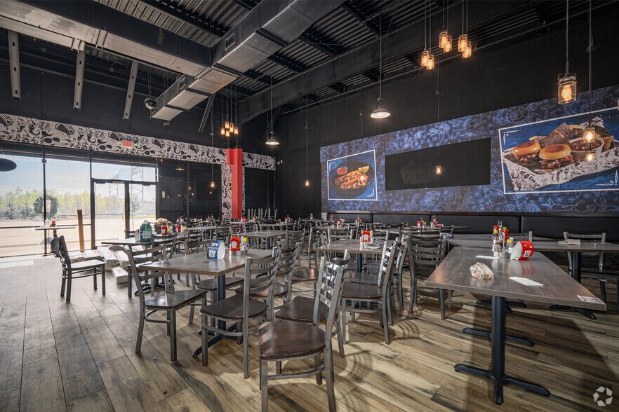More Photos Of 4001 S Sam Houston Pky, Houston Storefront For Lease