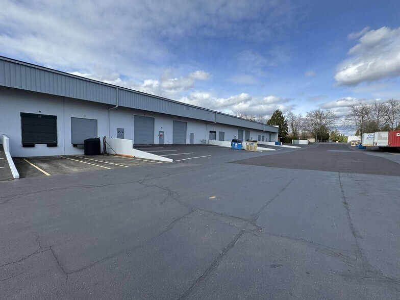 More Photos Of 27120 SW 95th Ave, Wilsonville Warehouse For Lease