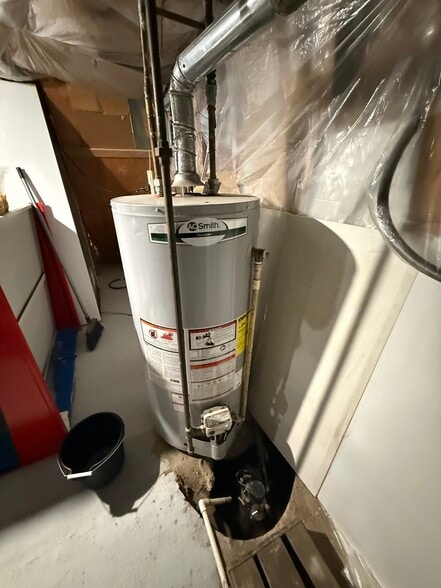 More Photos Of 108 E Bellevue St, Leslie Storefront For Sale