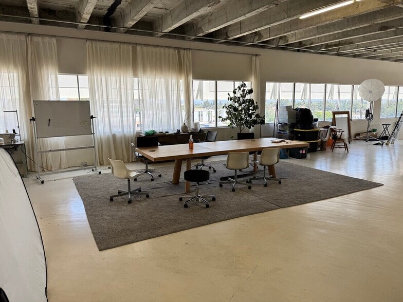 More Photos Of 515 N Sycamore St, Santa Ana Office For Lease