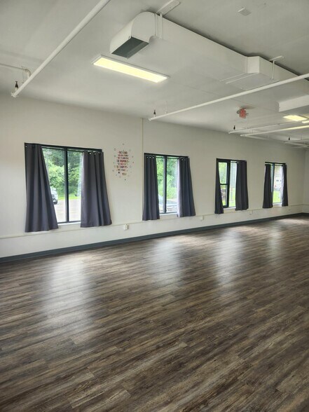 More Photos Of 1 Mill Valley Rd, Hadley Medical For Lease