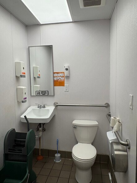 More Photos Of 3421-3431 E Tremont Ave, Bronx Storefront Retail Office For Lease