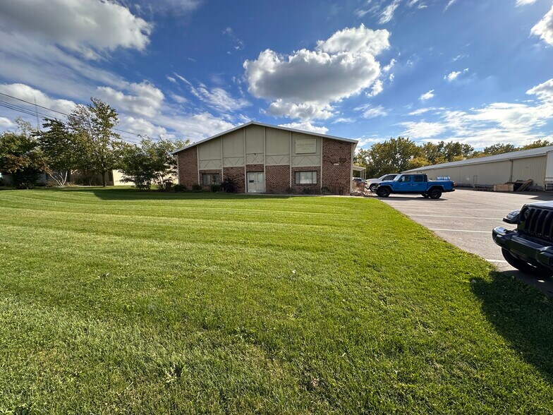 More Photos Of 3500 3 Mile Rd NW, Grand Rapids Manufacturing For Lease