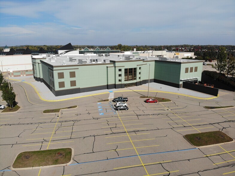 More Photos Of 3668 Rivertown Pky SW, Grandville Department Store For Lease