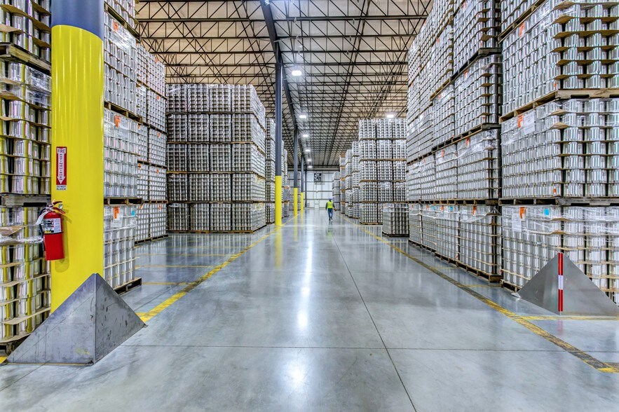 More Photos Of 319 E South Hill Rd, Sunnyside Warehouse For Lease