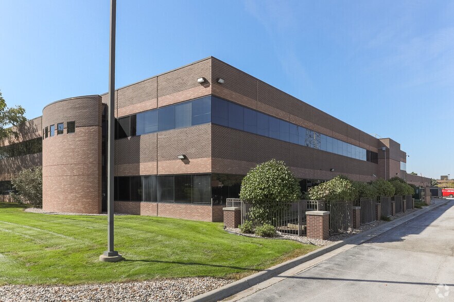 More Photos Of 11340 Blondo St, Omaha Loft Creative Space For Lease