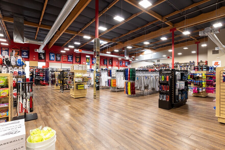 More Photos Of 11455 Folsom Blvd, Rancho Cordova Showroom For Sale