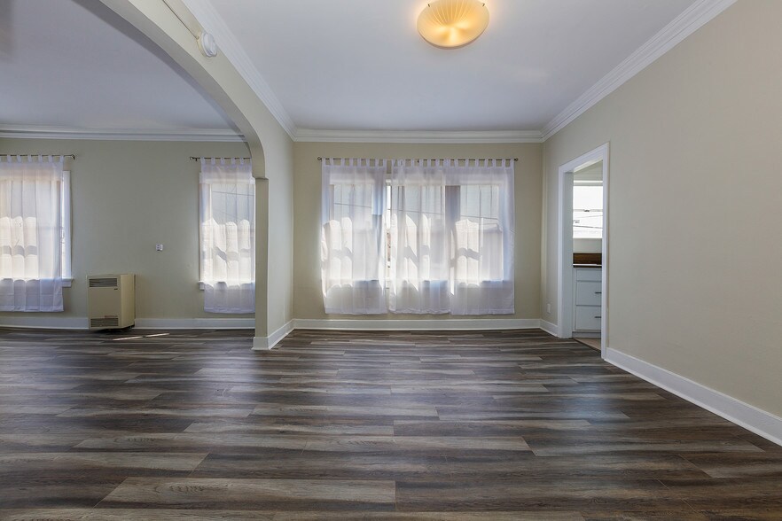 More Photos Of 1716-1718 W 45th St, Los Angeles Multifamily For Sale