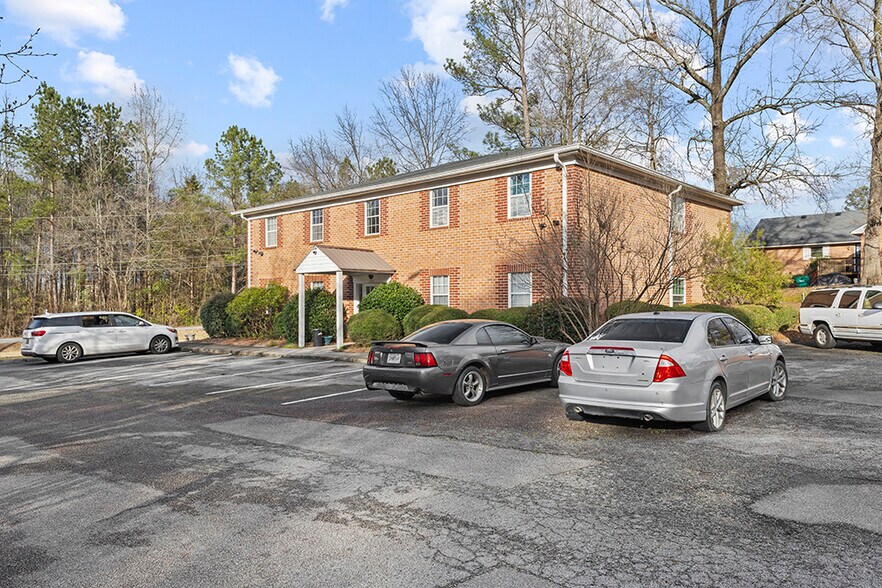 More Photos Of 170 Westwood Dr, Thomson Apartments For Sale