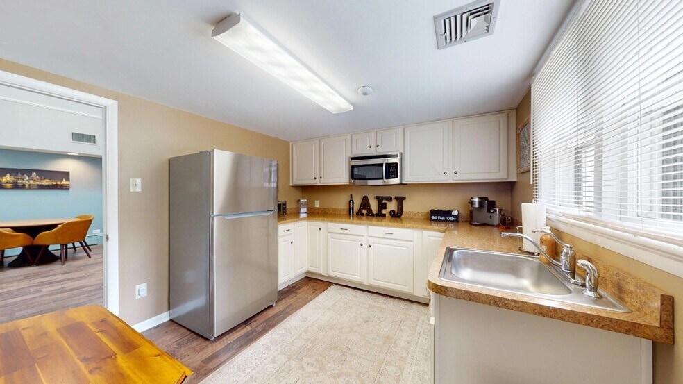 More Photos Of 172 Tuckerton Rd, Medford Office For Sale