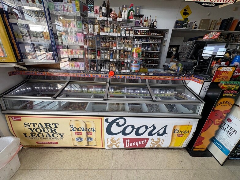 More Photos Of 2006 Redmond Cir NW, Rome Convenience Store For Sale