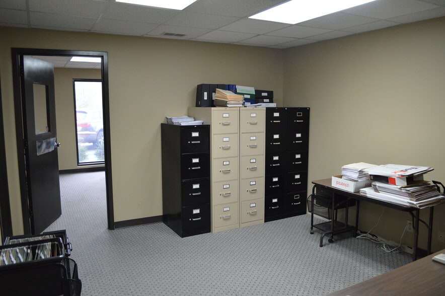 More Photos Of 264 Stapleton Rd, Cornelia Distribution For Lease