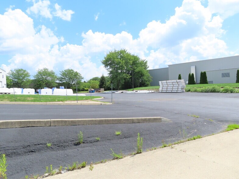 More Photos Of 2097 London Rd, Delaware Warehouse For Lease