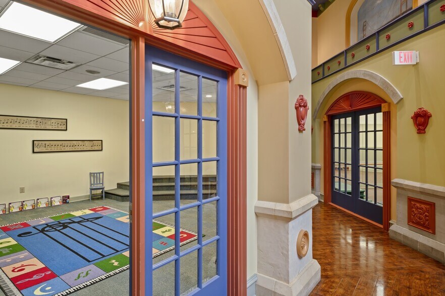 More Photos Of 5003 Westone Plz, Chantilly Schools For Sale