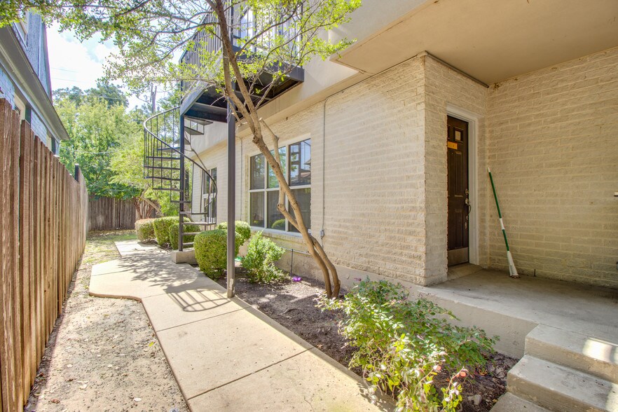More Photos Of 4235 Cedar Springs Rd, Dallas Office For Sale