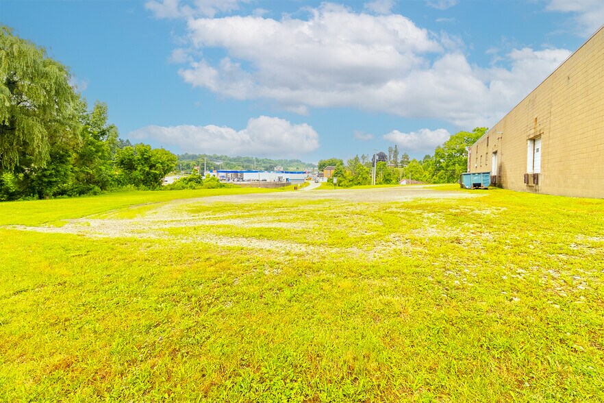 More Photos Of 55-57 Mark Dr, Delmont Light Manufacturing For Lease