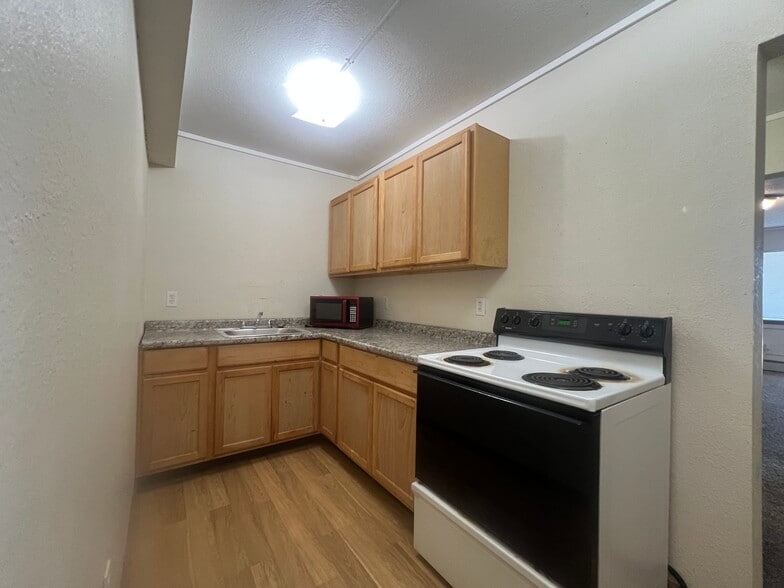 More Photos Of 2010 E Main St, Lamoni Hotel For Sale