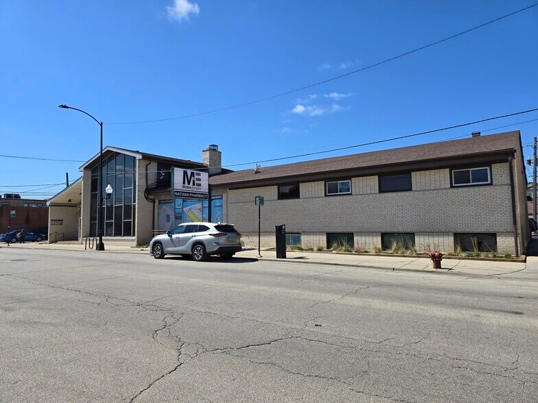 More Photos Of 6420 N California Ave, Chicago Medical For Lease
