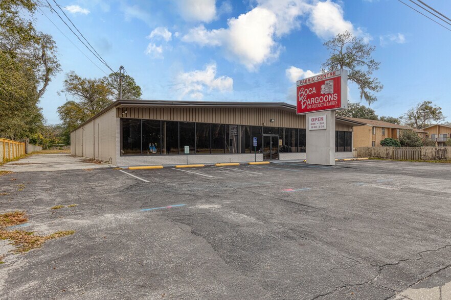 More Photos Of 5953 Roosevelt Blvd, Jacksonville Storefront Retail Office For Lease