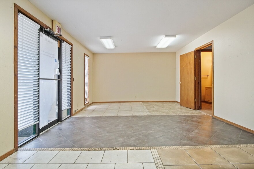 More Photos Of 3557 National Dr, Norman Industrial For Sale