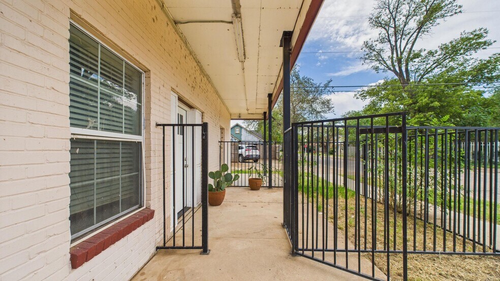 More Photos Of 2123 15th St, Lubbock Apartments For Sale