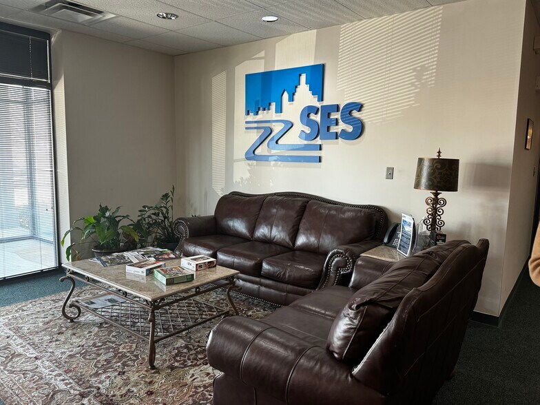 More Photos Of 1006 Floyd Culler Ct, Oak Ridge Office For Sale