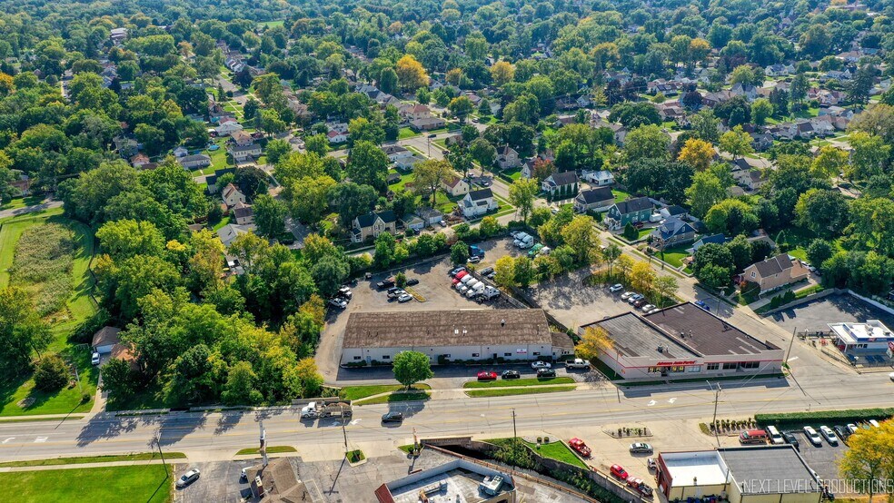 More Photos Of 765 Villa St, Elgin Warehouse For Lease