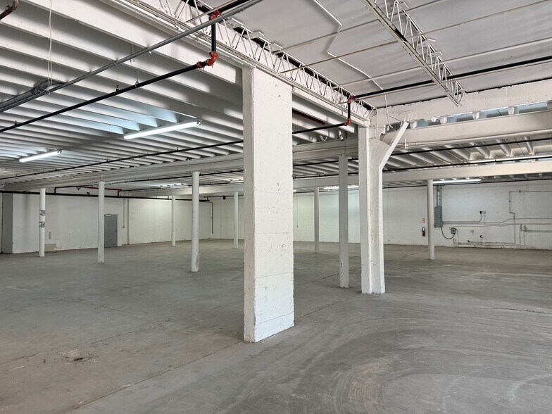 More Photos Of 1195 S Congress Ave, West Palm Beach Showroom For Lease