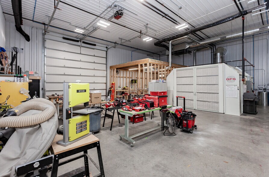 More Photos Of 7640 SW 22nd St, Des Moines Industrial For Sale