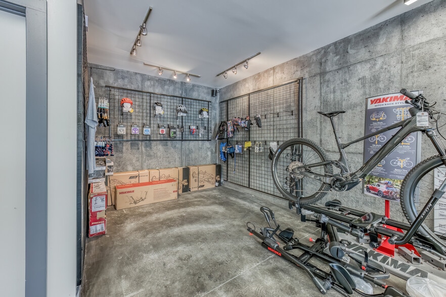 More Photos Of 640 E Maple St, Johnson City Bar For Sale