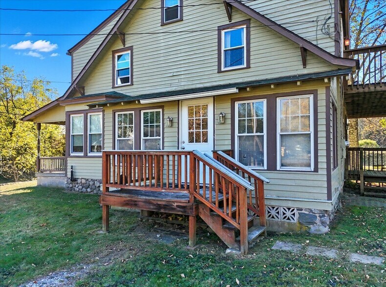 More Photos Of 221 Upper Swiftwater Rd, Cresco Apartments For Sale