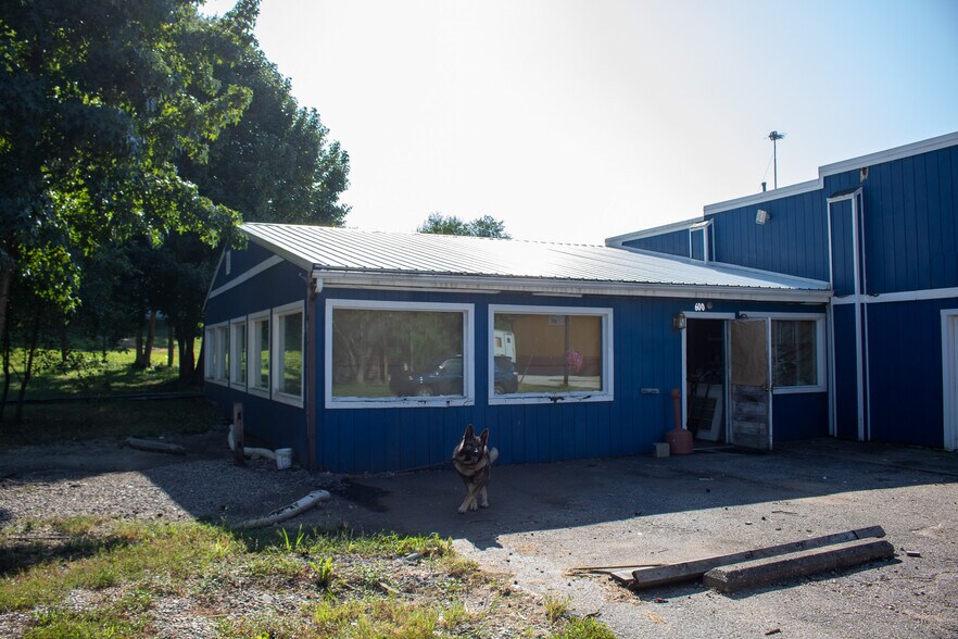 More Photos Of 600 Zanesville St, Beverly General Retail For Sale
