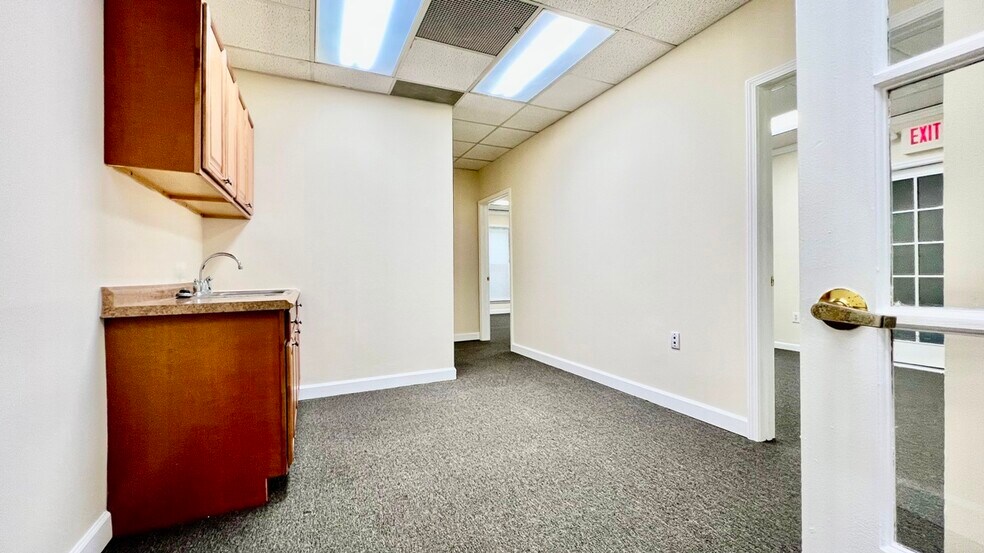 More Photos Of 3867 Holcomb Bridge Rd, Peachtree Corners Office For Lease