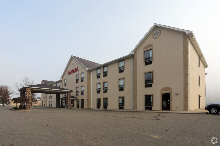 More Photos Of 509 S Wooster Ave, Strasburg Hotel For Sale