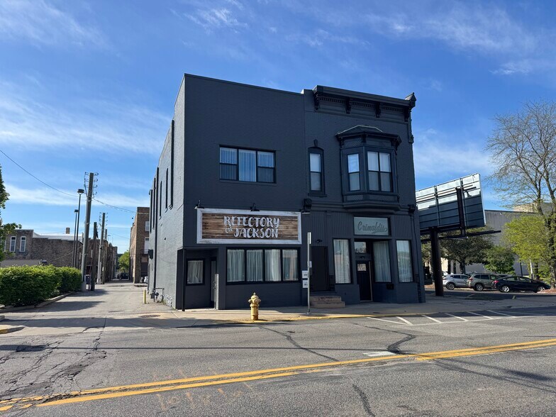 Primary Photo Of 117 W Jackson Blvd, Elkhart Restaurant For Lease