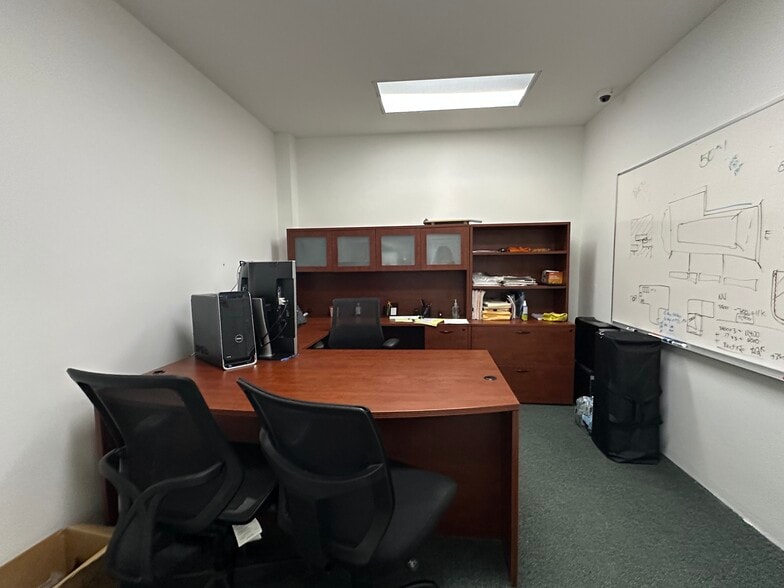 More Photos Of 2116 N Dixie Hwy, Hollywood Flex For Lease
