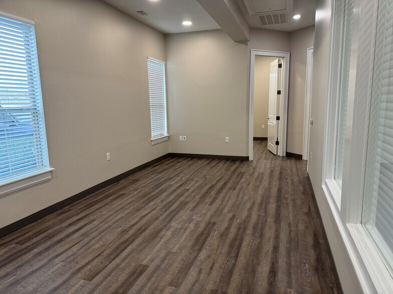 More Photos Of 3604 S Cooper St, Arlington Office For Lease