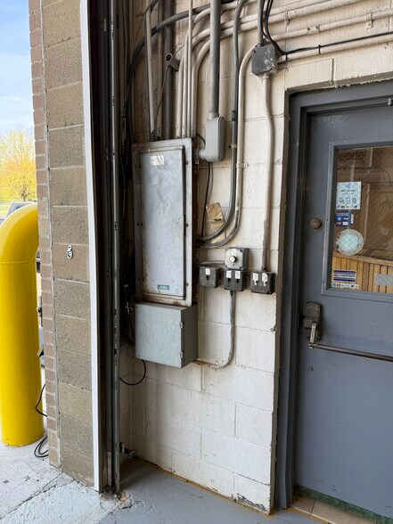 More Photos Of 4881 Pittsburgh Rd, Harrisville Light Distribution For Sale