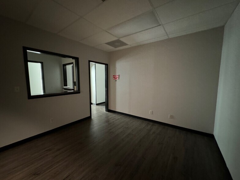 More Photos Of 19401 E 40 Hwy, Independence Office For Lease