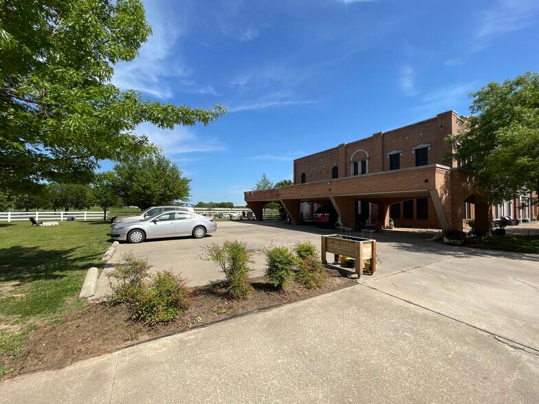 More Photos Of 11351 Hilltop Rd, Argyle Apartments For Sale