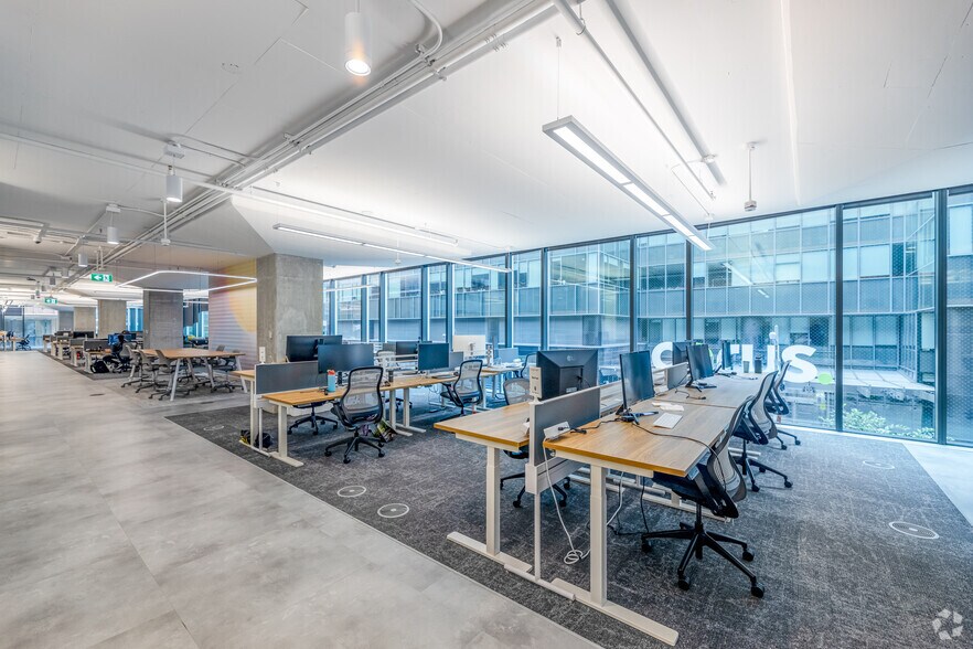 More Photos Of 155 Queens Quay E, Toronto Coworking Space