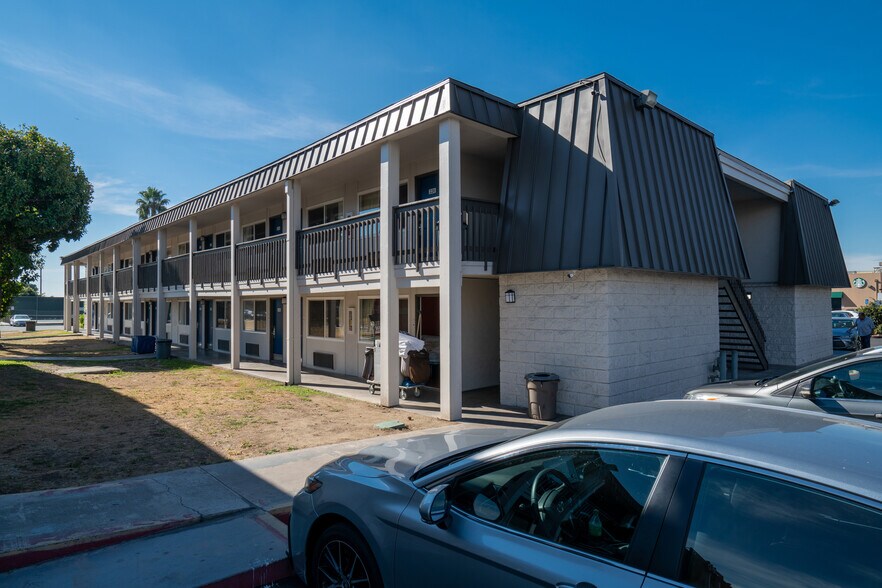 More Photos Of 840 S Indian Hill Blvd, Claremont Hotel For Sale