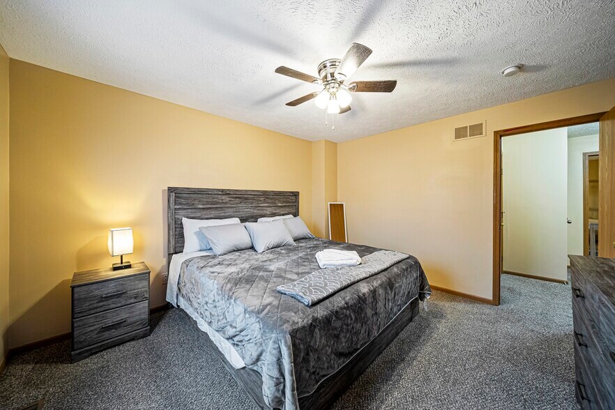 More Photos Of 6037 Lake Rd W, Ashtabula Apartments For Sale