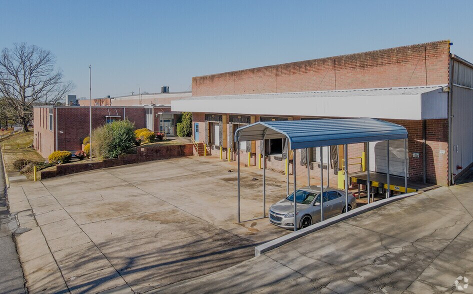 More Photos Of 820 Cochran St, Statesville Warehouse For Lease