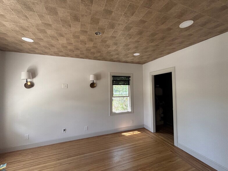 More Photos Of 2052 4th St, Livermore Freestanding For Lease